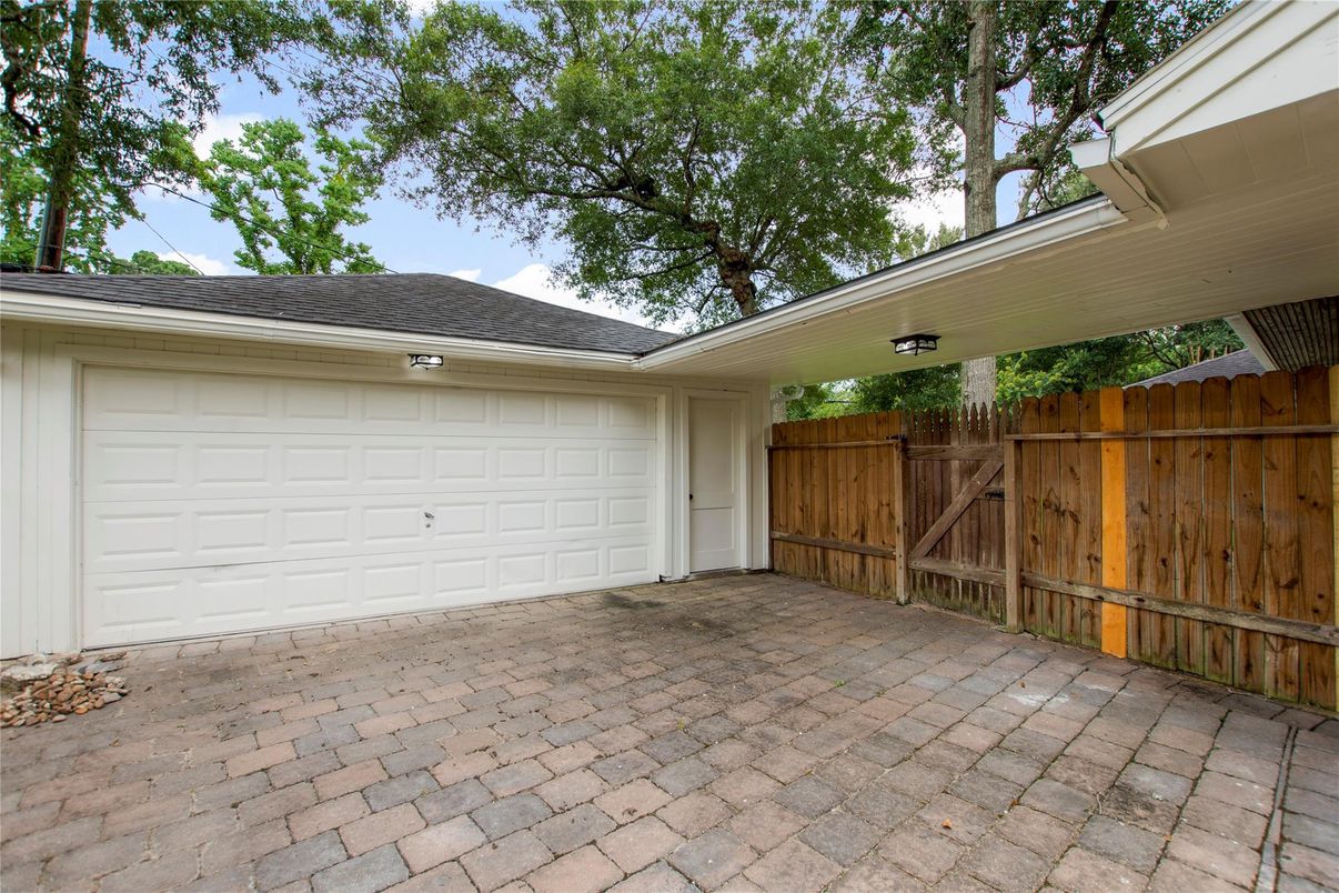 Detached Garage, Exterior