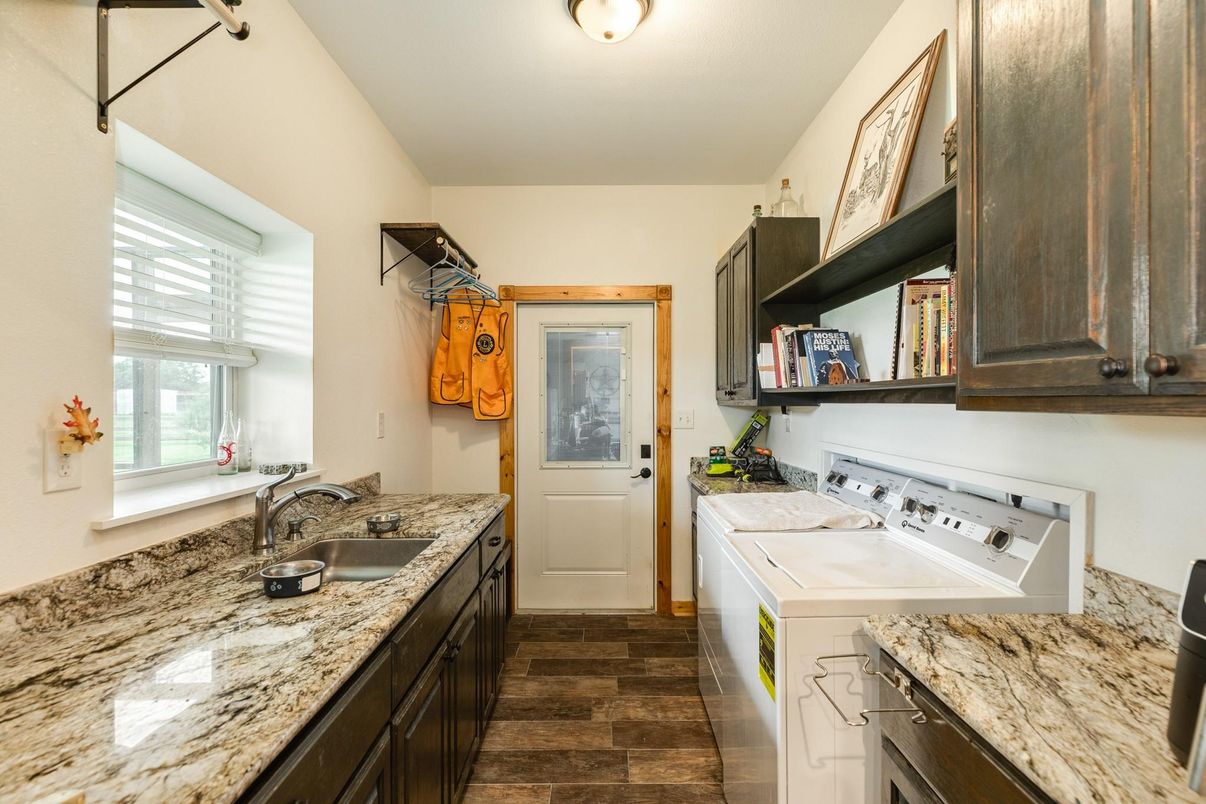 Interior, Washer, Wood Texture Flooring