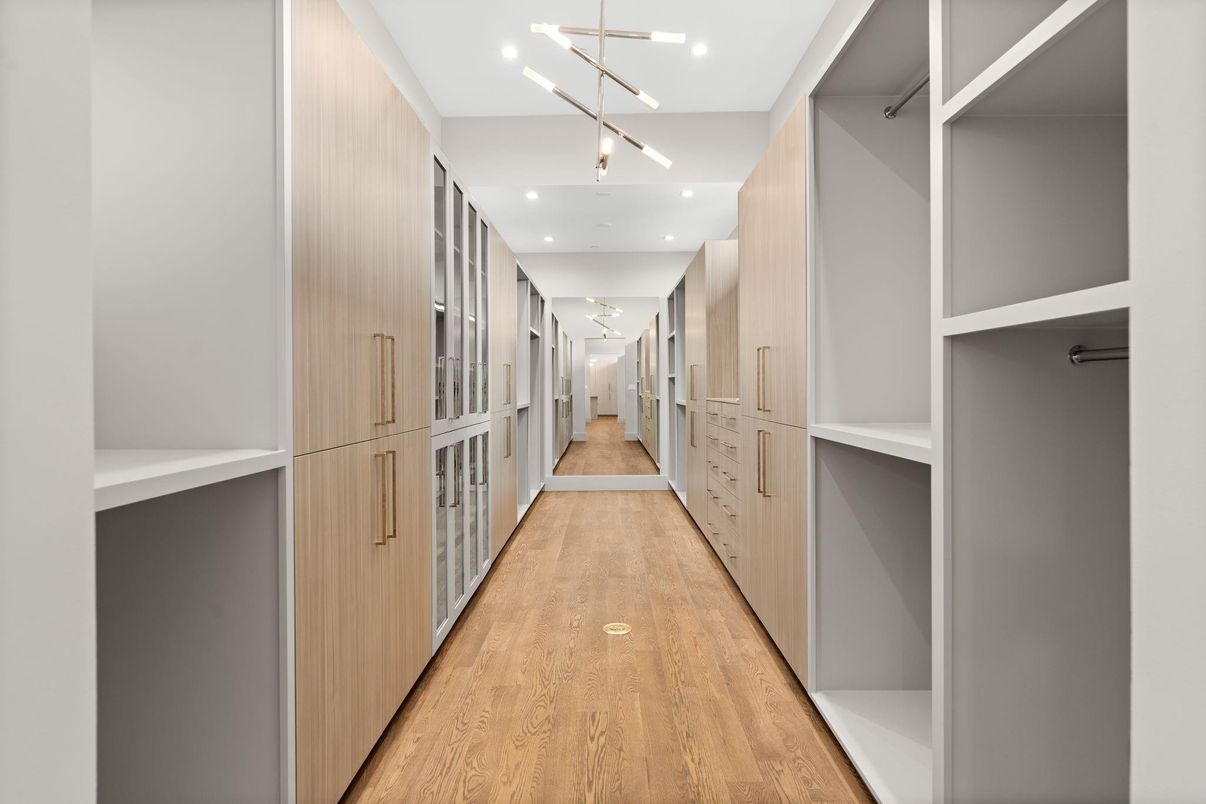 Interior, Pendant Lights, Recessed Lighting, Walk-in Closets, Wood Texture Flooring