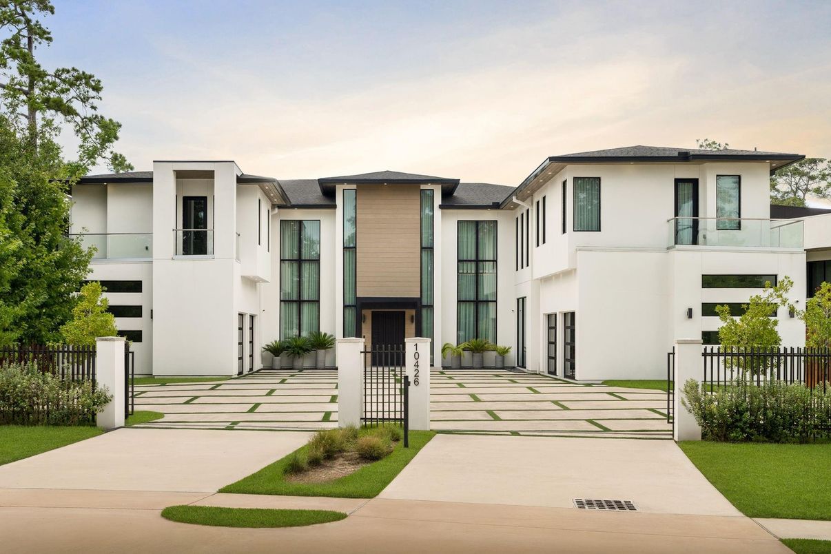 Attached, Exterior, Facade, Modern