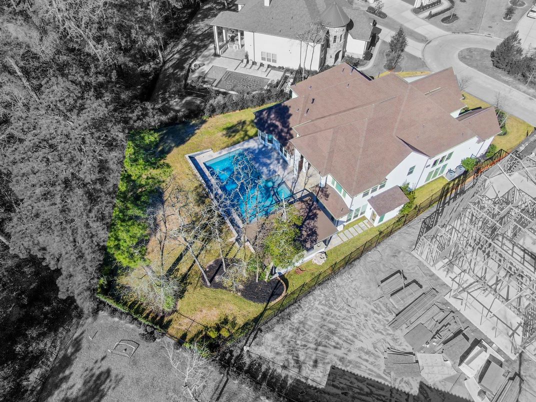 Exterior, Drone