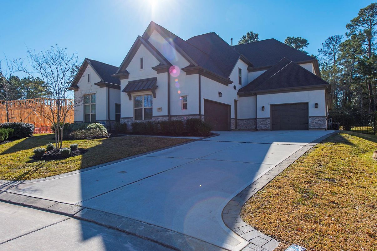 Attached, Exterior, Facade, Farmhouse