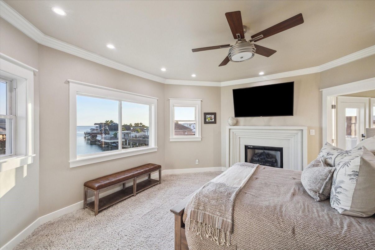 Bedroom, Fireplace, Interior, Recessed Lighting, Water