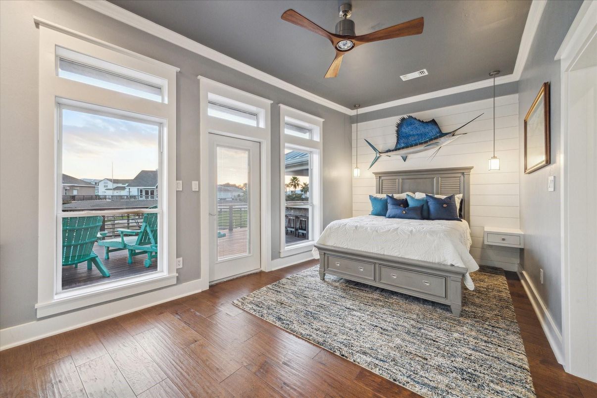 Bedroom, Interior, Pendant Lights, Wood Texture Flooring