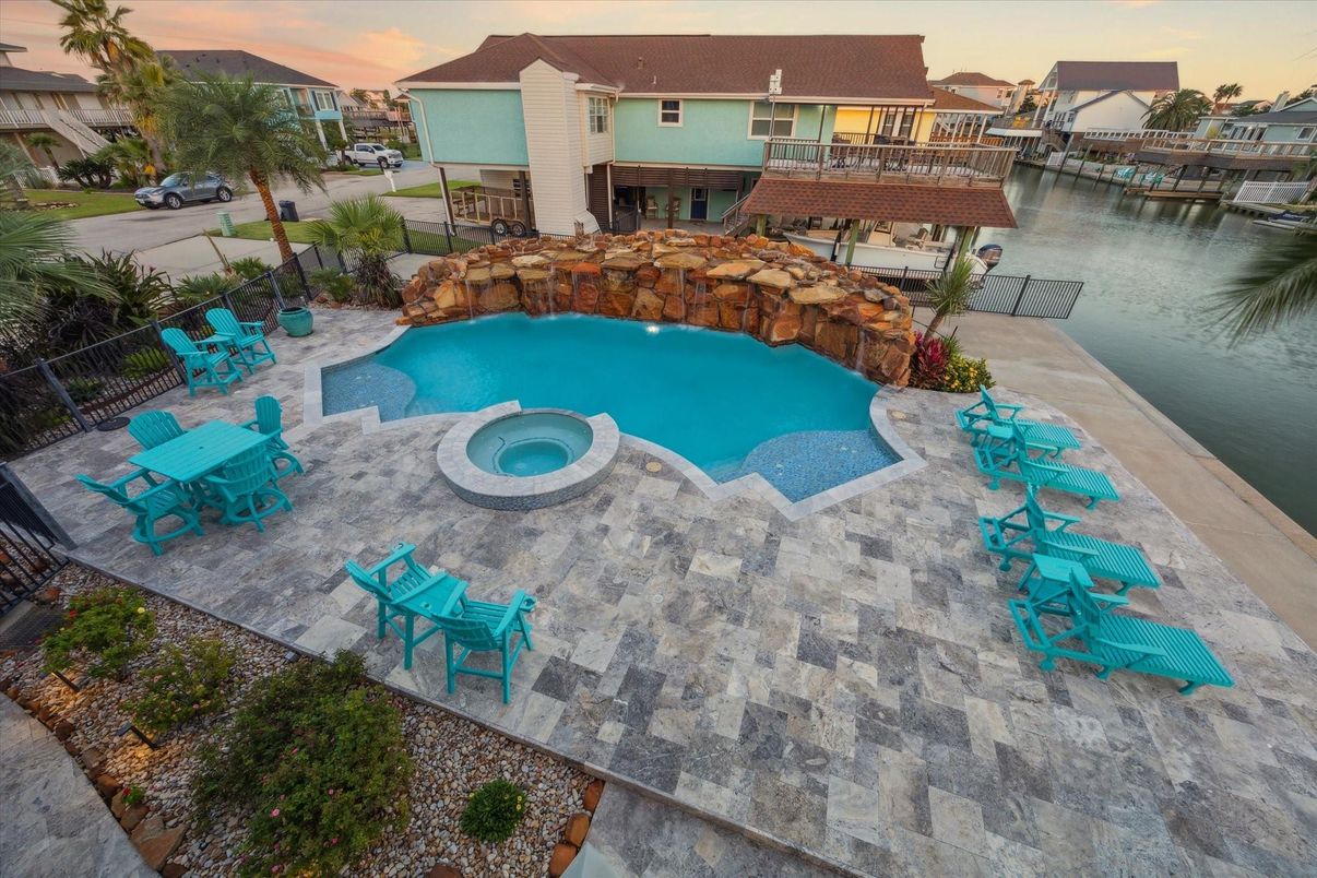 Exterior, Pool, Water