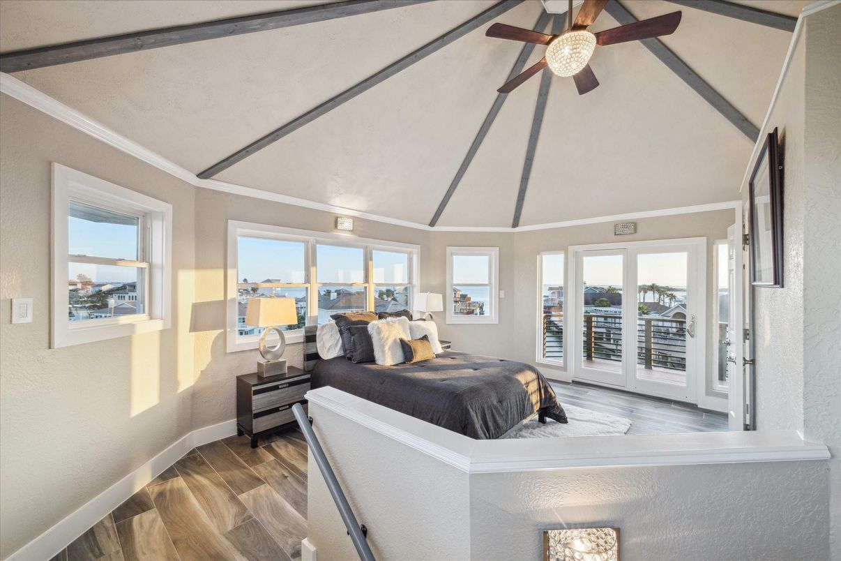 Bedroom, Interior, Water, Wood Texture Flooring