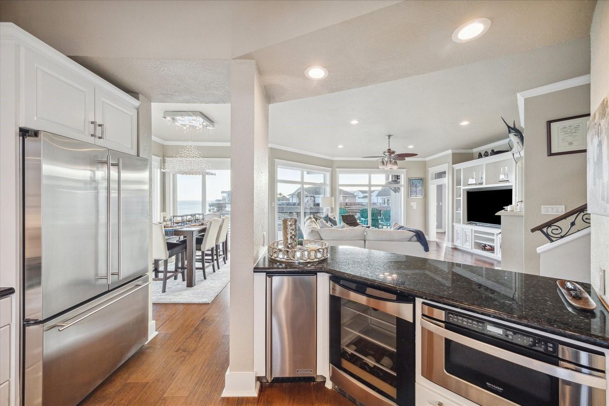 Chandelier, Dining room, Interior, Kitchen, Recessed Lighting, Stainless Steel Appliances, Wood Texture Flooring
