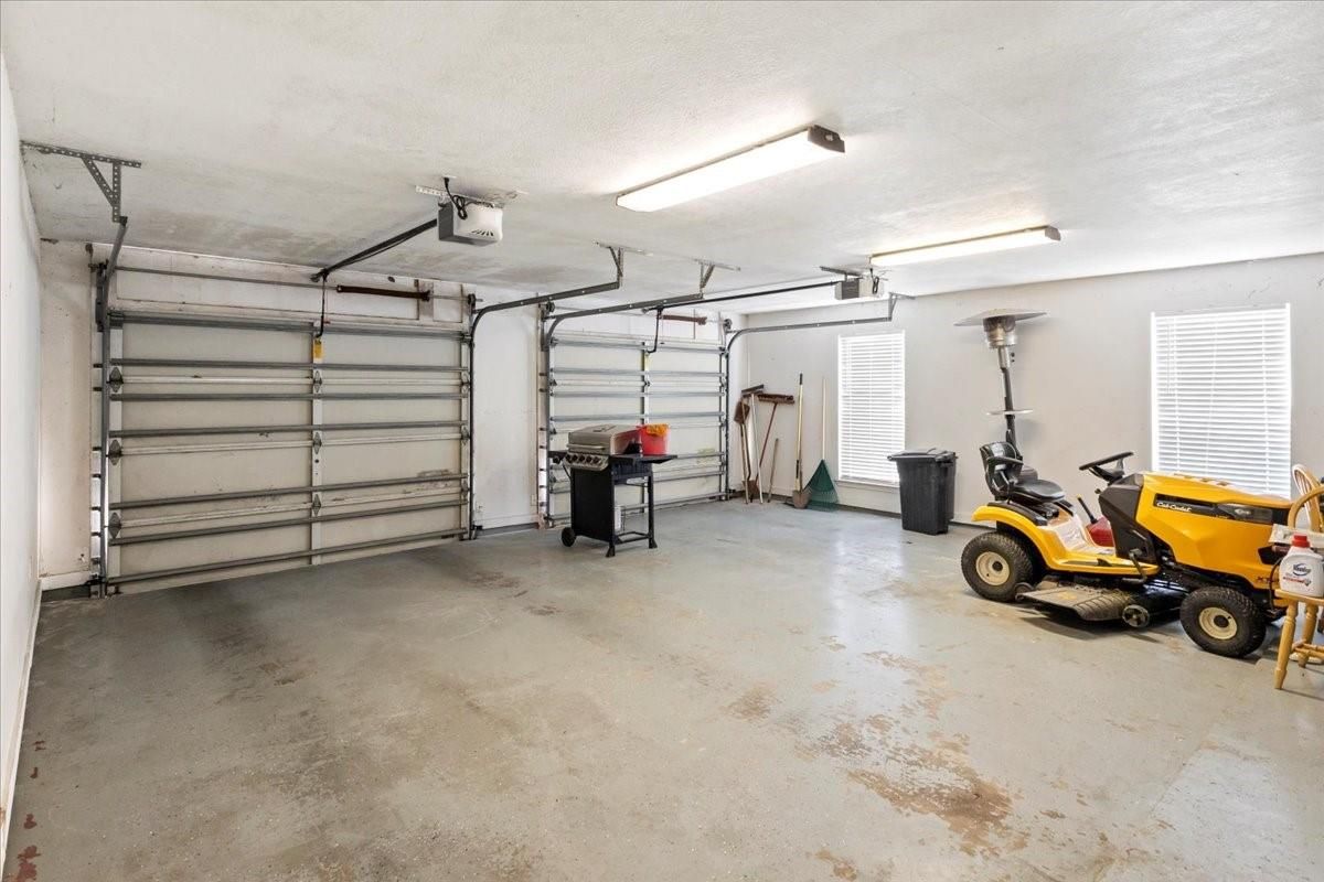 Garage, Interior