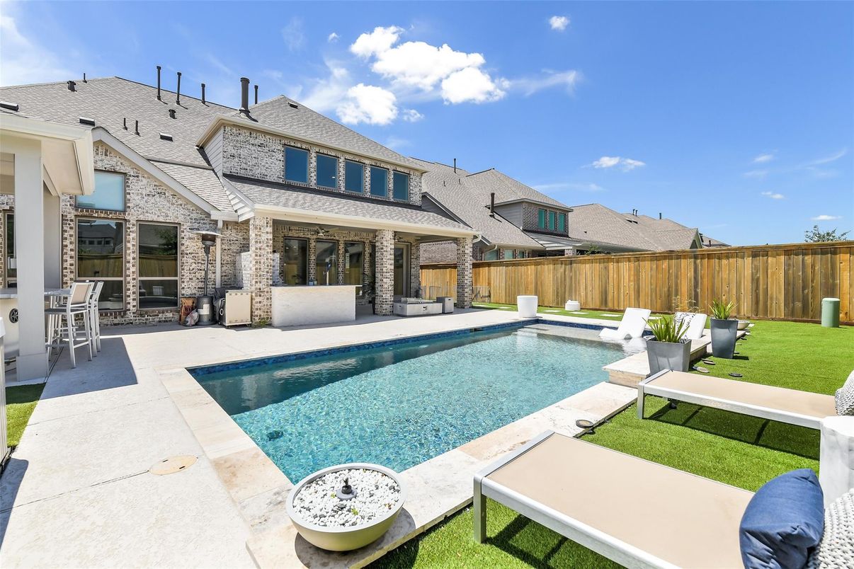 Exterior, Pool