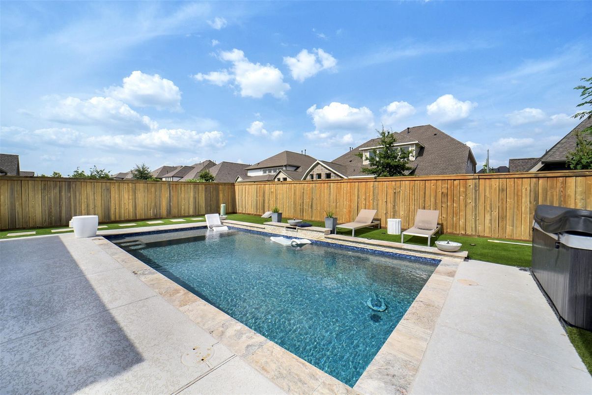 Exterior, Pool