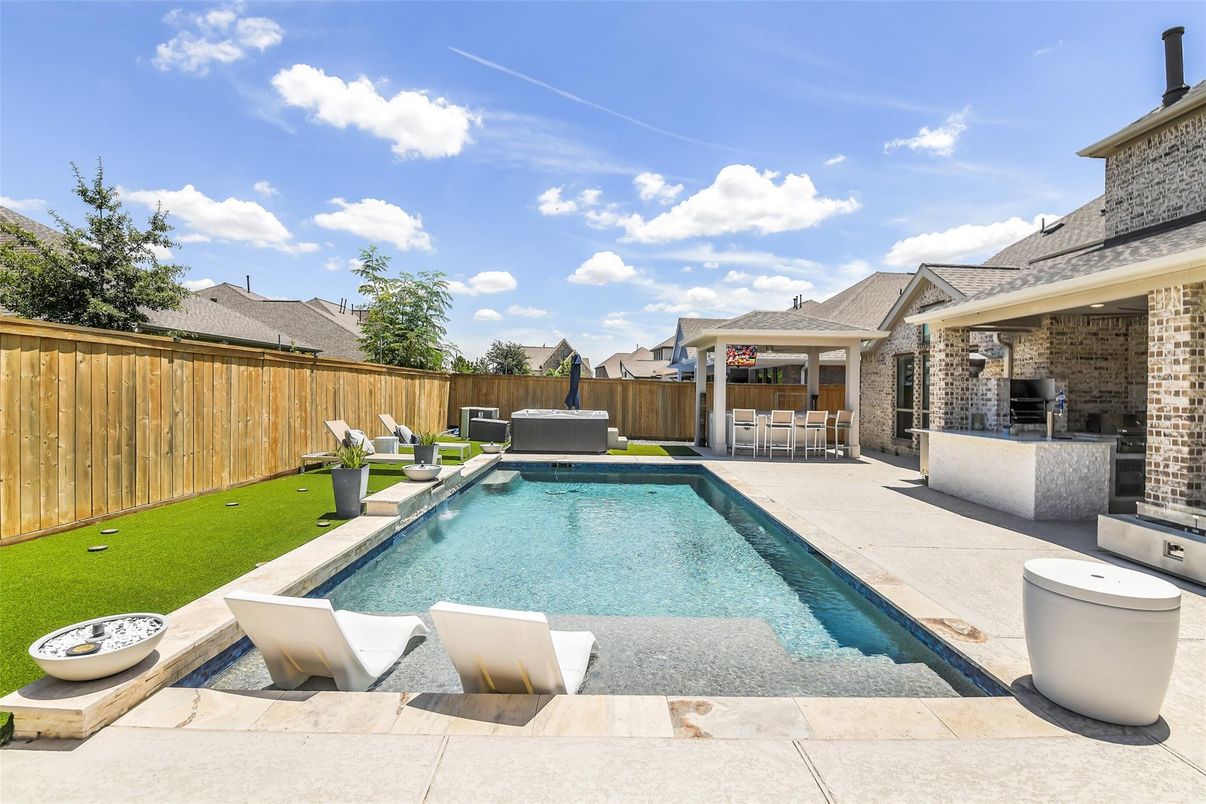 Exterior, Pool