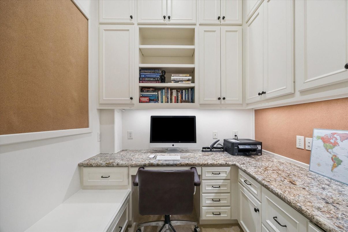 Home Office, Interior