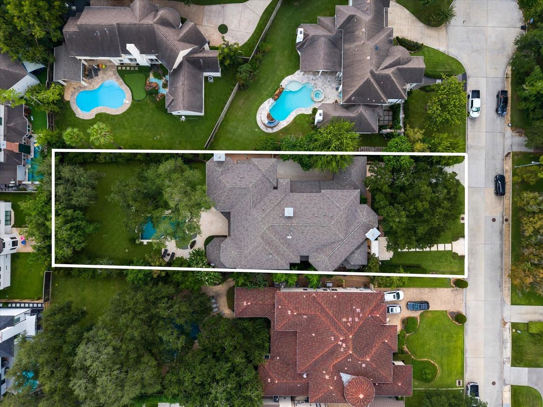 Exterior, Drone