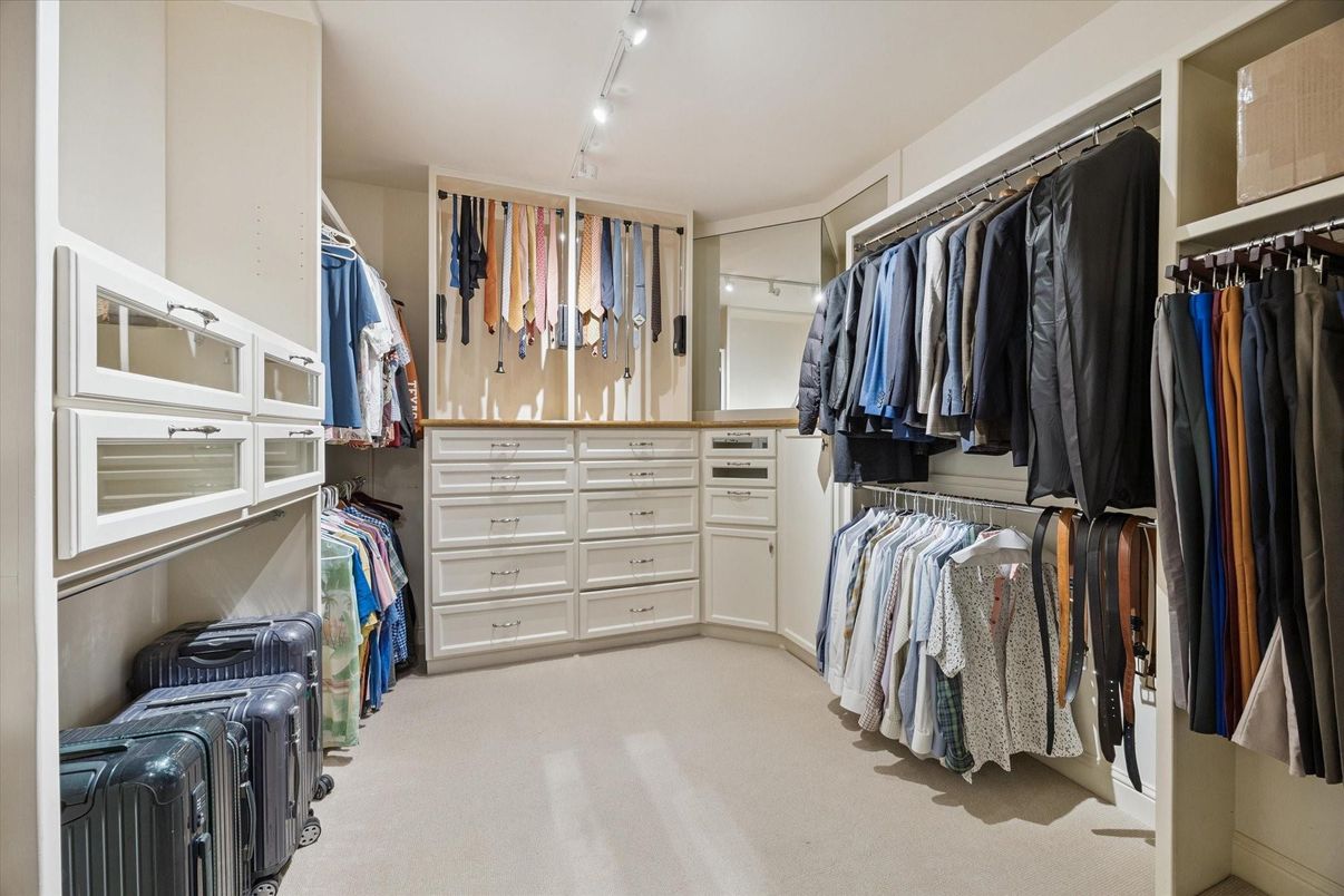 Interior, Walk-in Closets