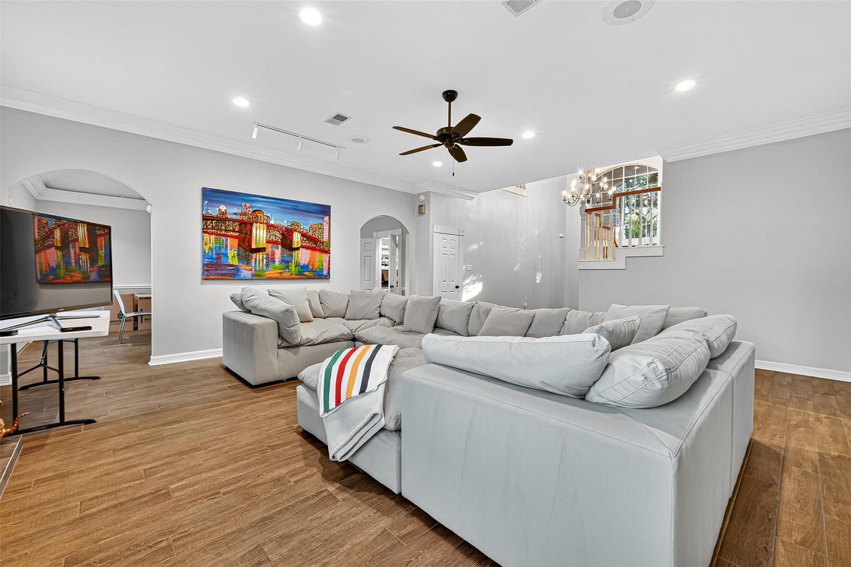 Interior, Living room, Recessed Lighting, Wood Texture Flooring