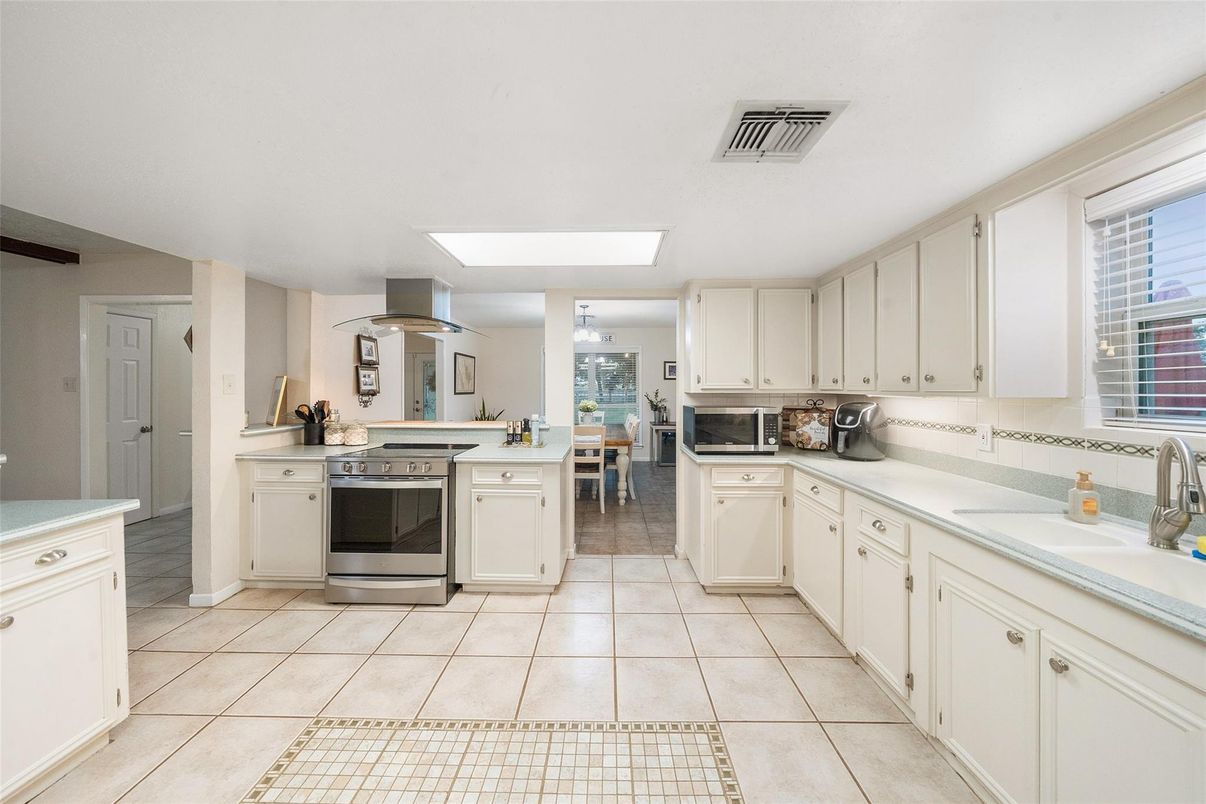 Dining room, Interior, Kitchen, Stainless Steel Appliances
