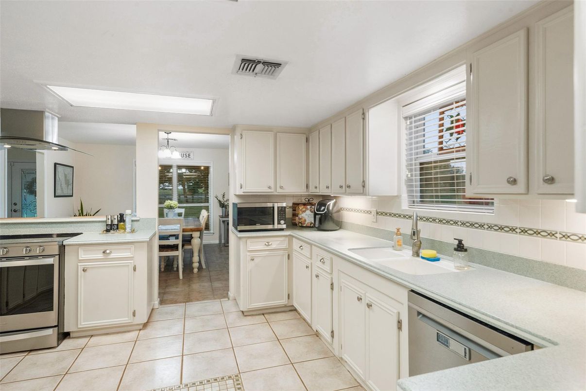 Dining room, Interior, Kitchen, Stainless Steel Appliances