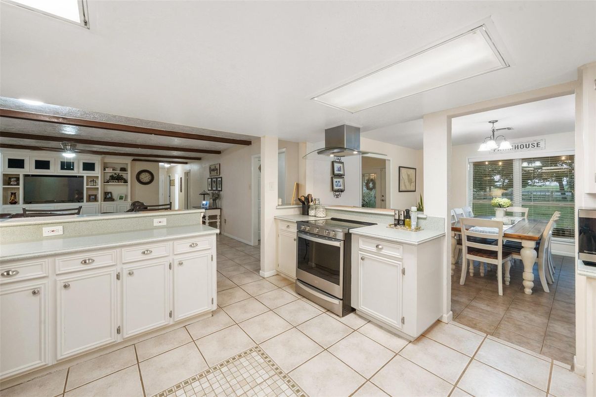Dining room, Interior, Kitchen, Stainless Steel Appliances, Wooden Beams