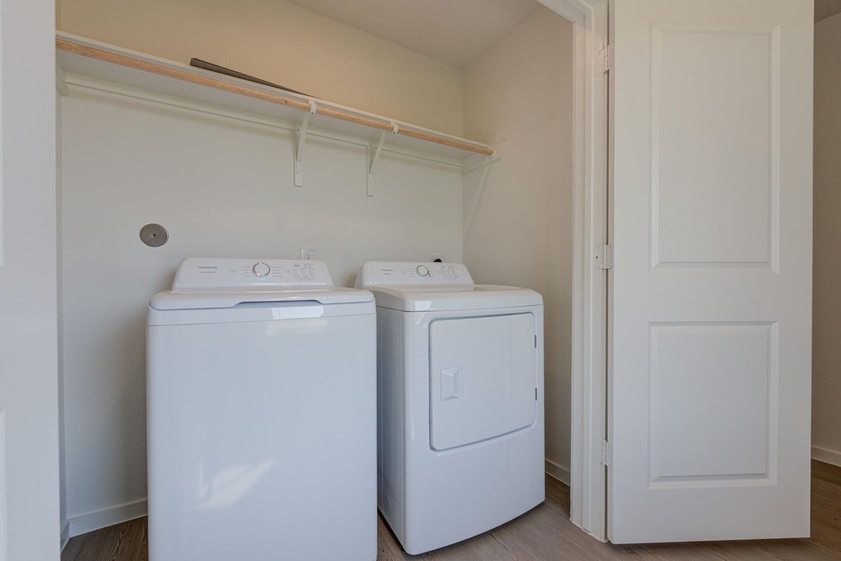 Interior, Utility Closets, Washer, Wood Texture Flooring