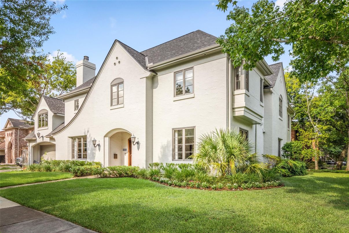 Backyard, Exterior, Facade, French Provincial