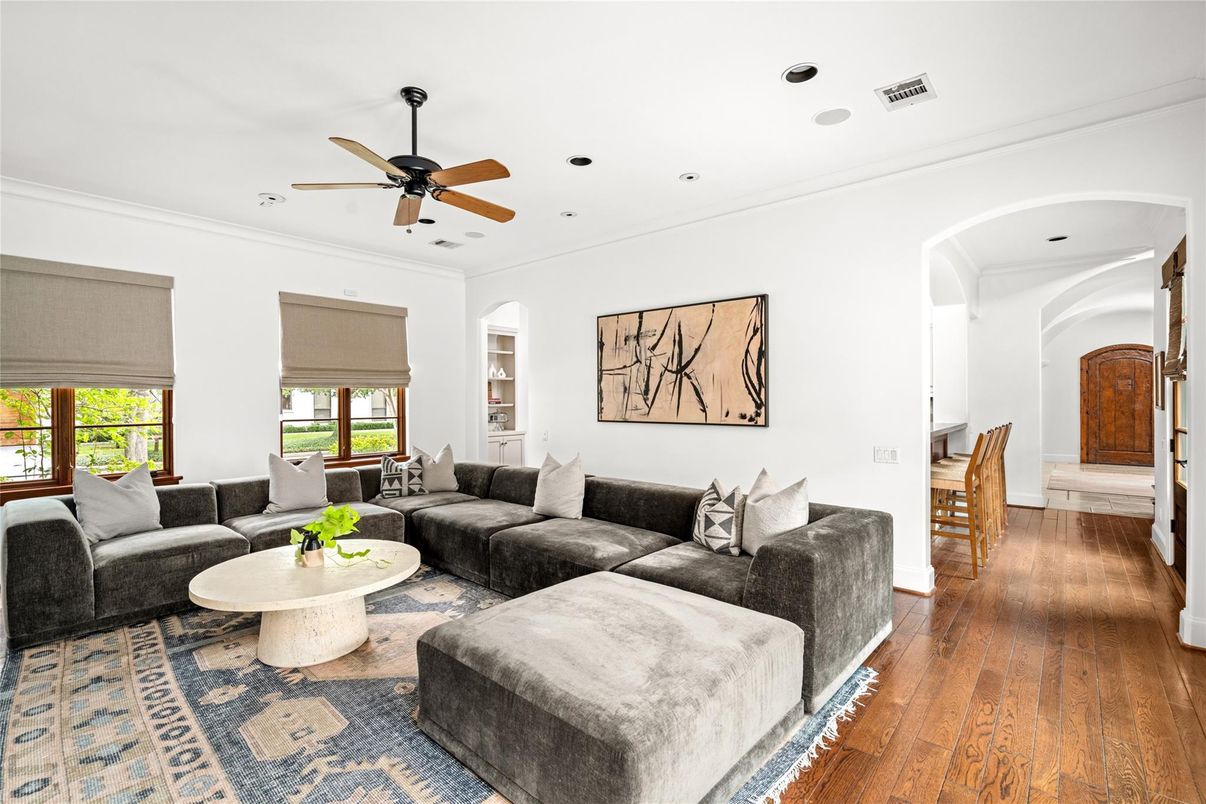 Interior, Living room, Recessed Lighting, Wood Texture Flooring