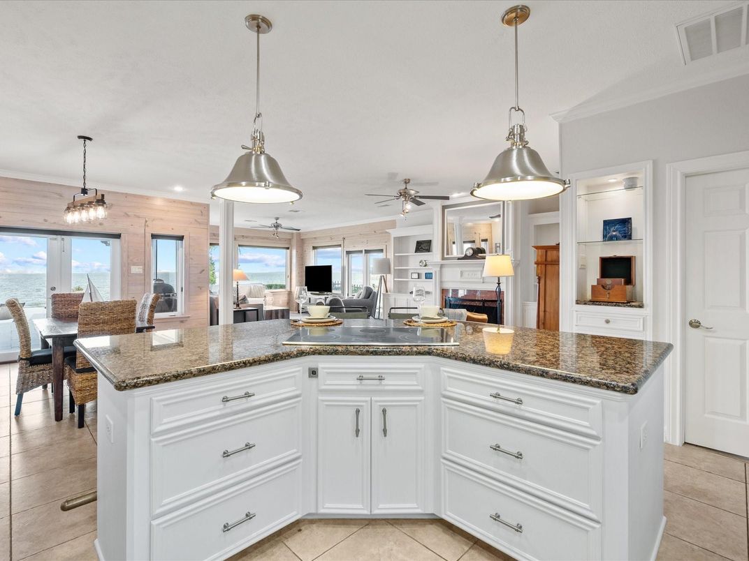 Dining room, Interior, Kitchen, Pendant Lights, Recessed Lighting, Water