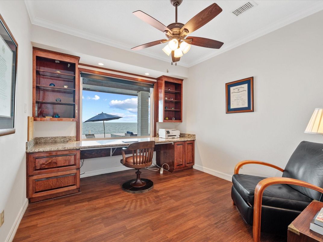 Home Office, Interior, Recessed Lighting, Water, Wood Texture Flooring