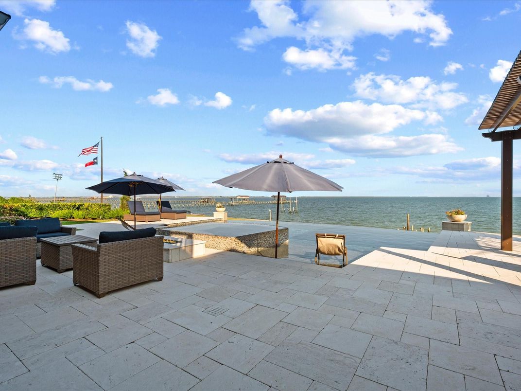 Exterior, Pool, Water