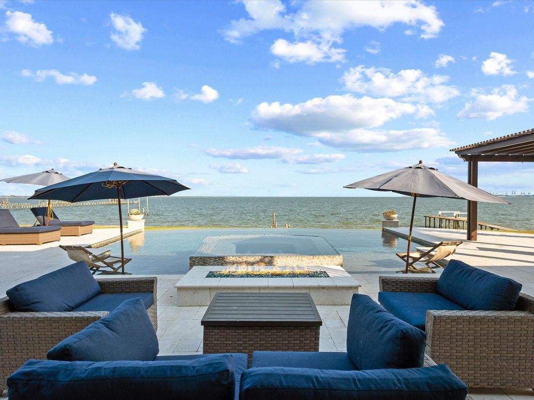 Exterior, Pool, Water