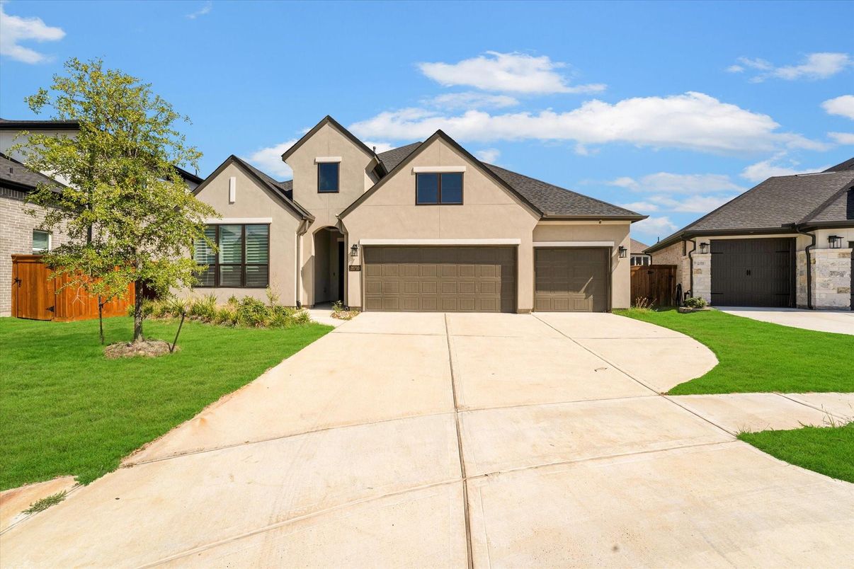 Attached, Detached Garage, Exterior, Facade, Farmhouse