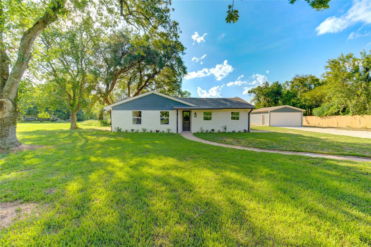 Backyard, Detached Garage, Exterior
