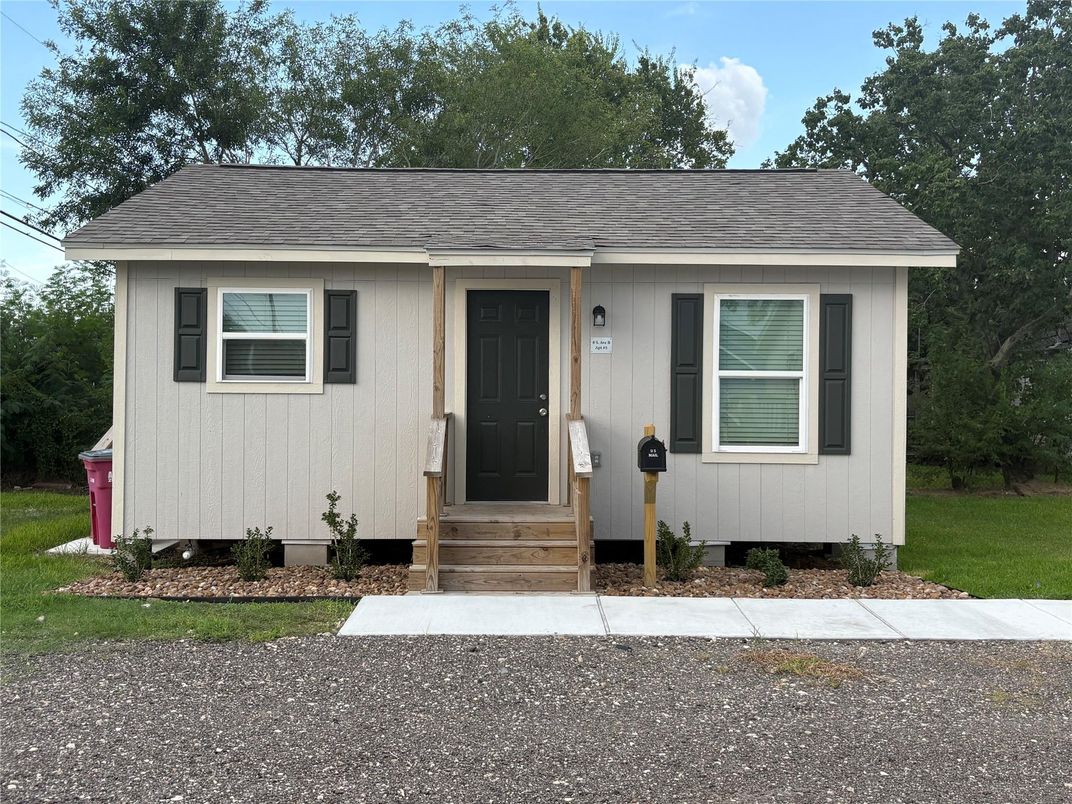 Exterior, Facade, Cape Cod