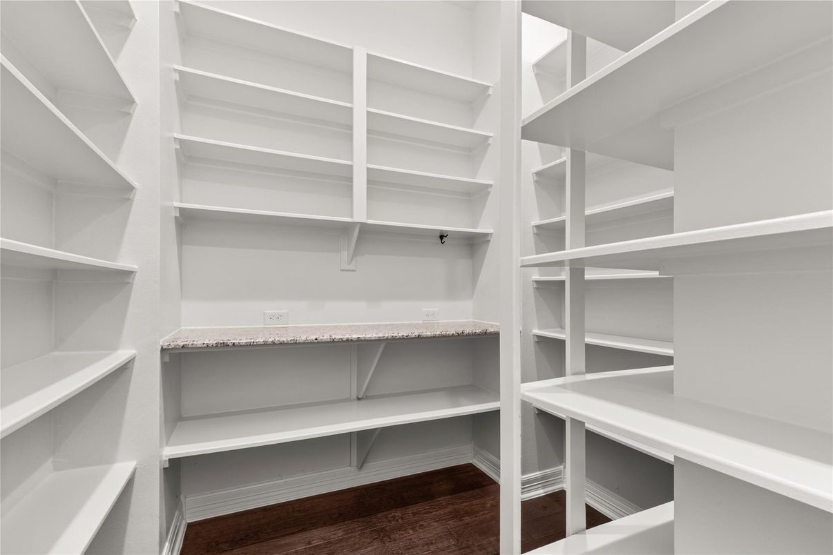 Interior, Walk-in Closets, Wood Texture Flooring