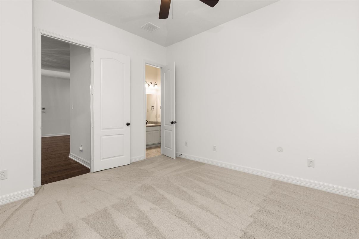 Empty room, Interior