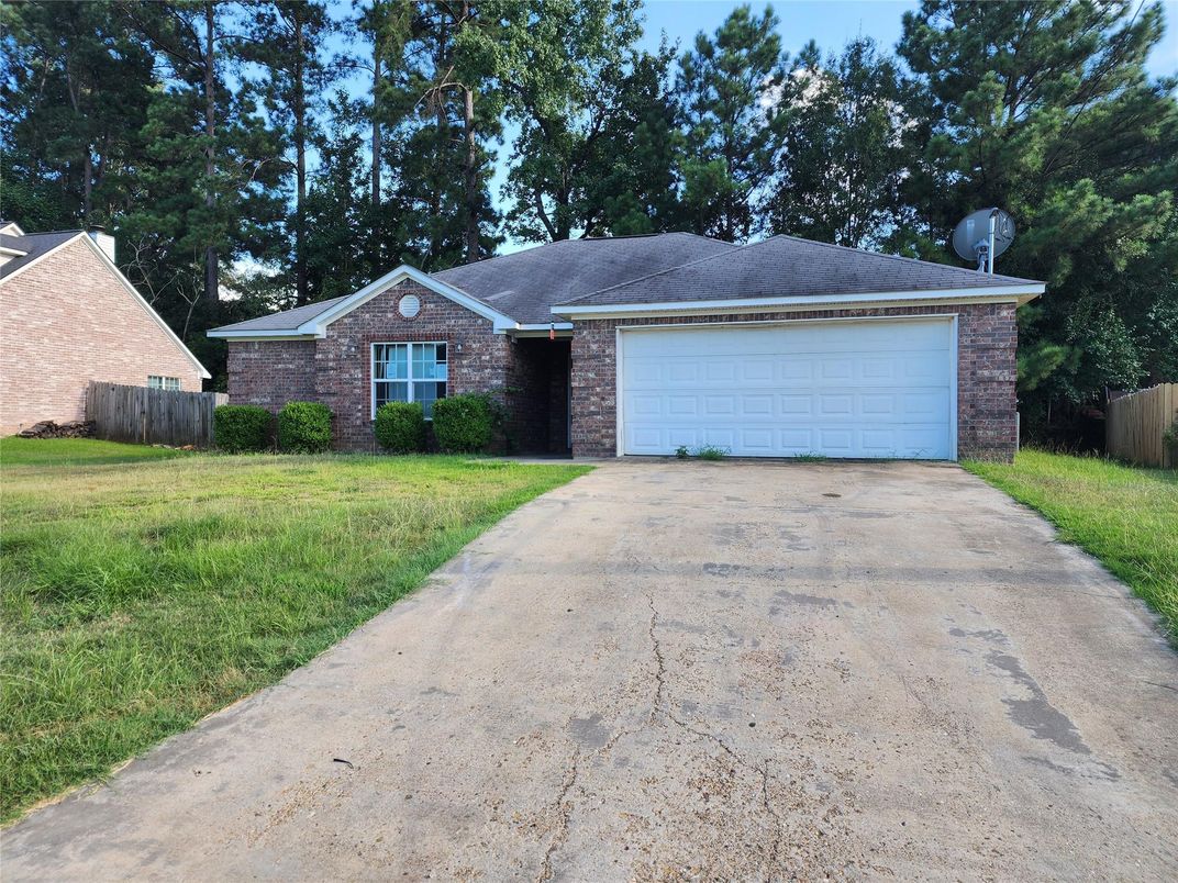 Attached, Exterior, Facade, Brick Facade, Ranch