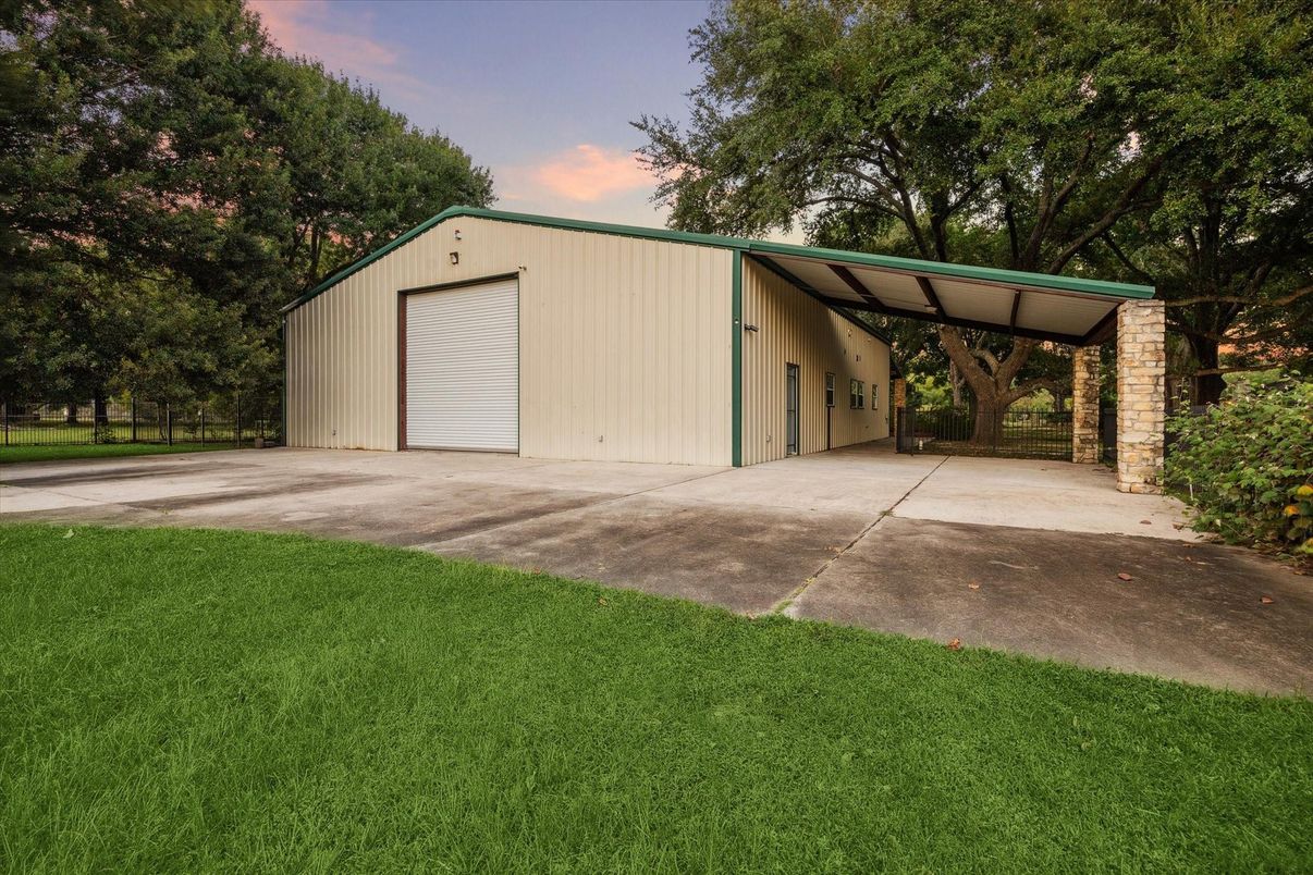 Backyard, Detached Garage, Exterior