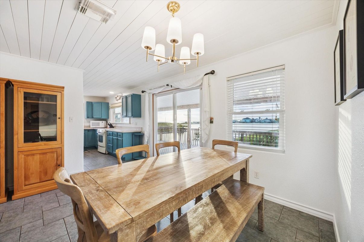 Chandelier, Dining room, Interior, Kitchen