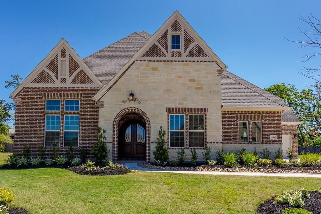 Exterior, Facade, Brick Facade, Brick Traditional