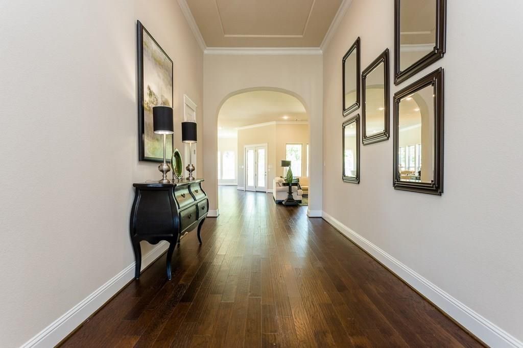 Interior, Recessed Lighting, Wood Texture Flooring