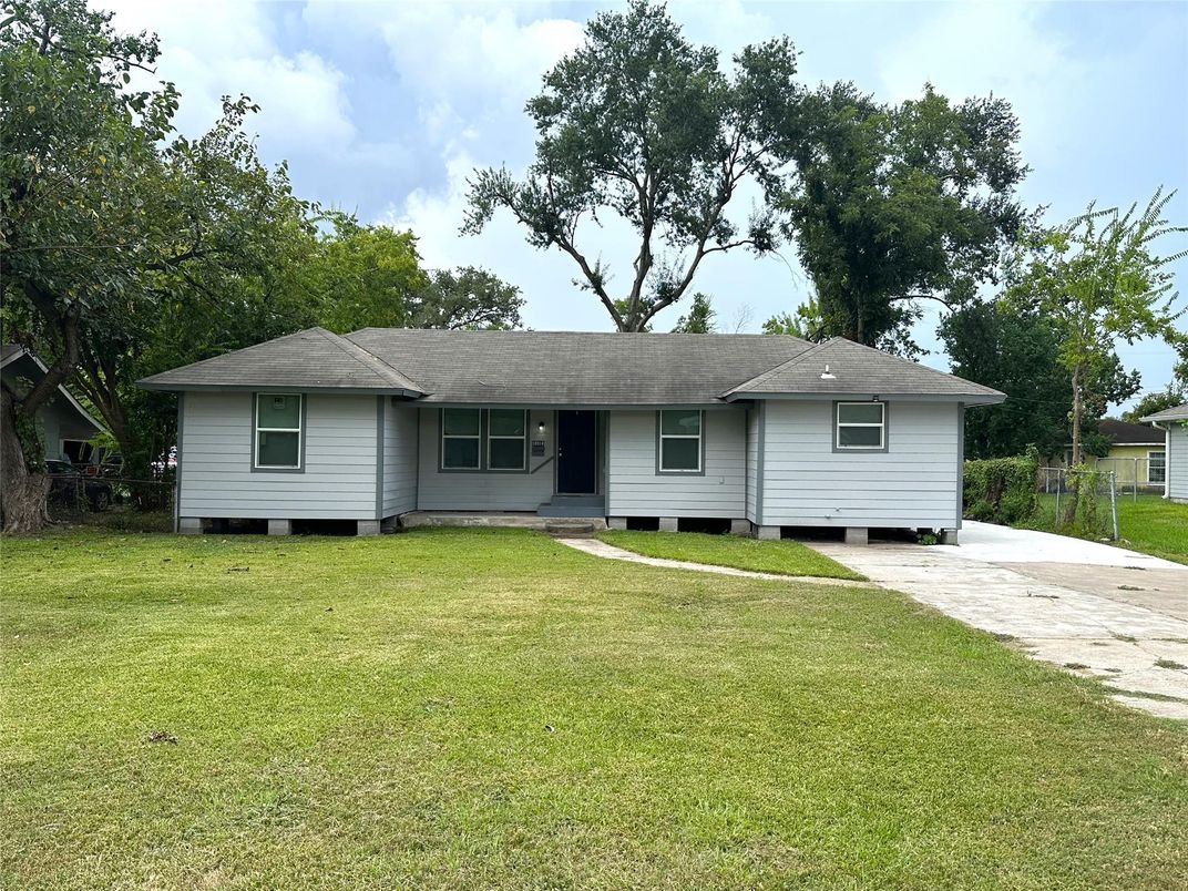 Backyard, Exterior, Facade, Ranch
