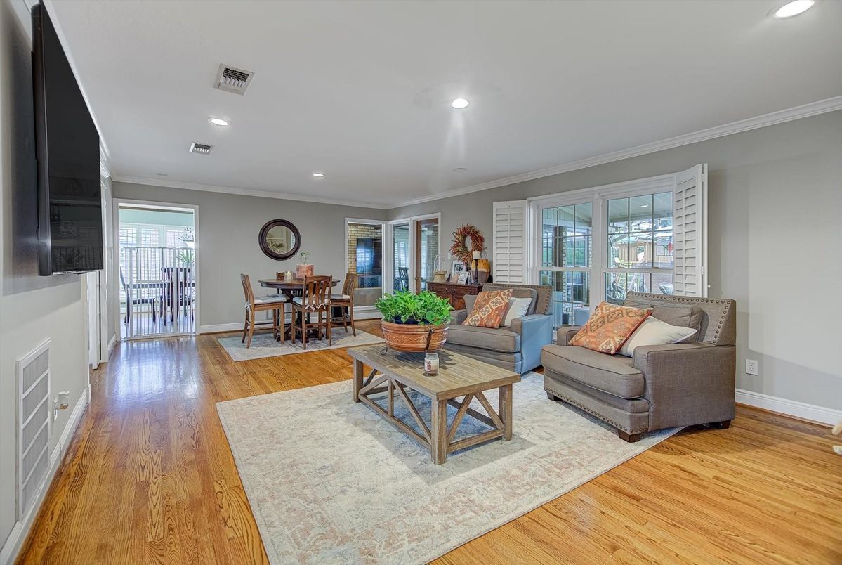 Dining room, Interior, Living room, Recessed Lighting, Wood Texture Flooring