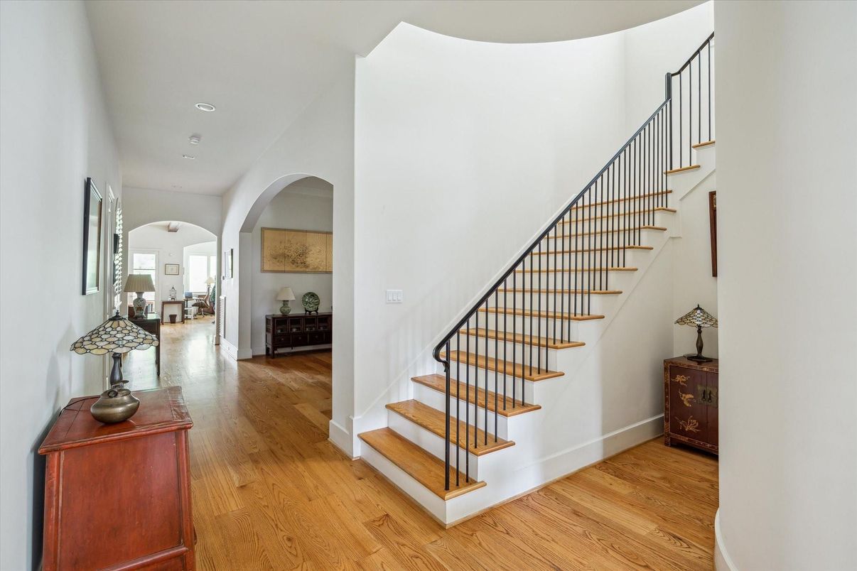 Interior, Recessed Lighting, Wood Texture Flooring