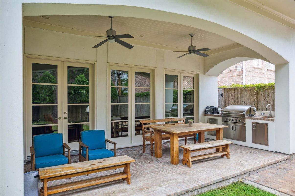 Exterior, Outdoor Kitchen