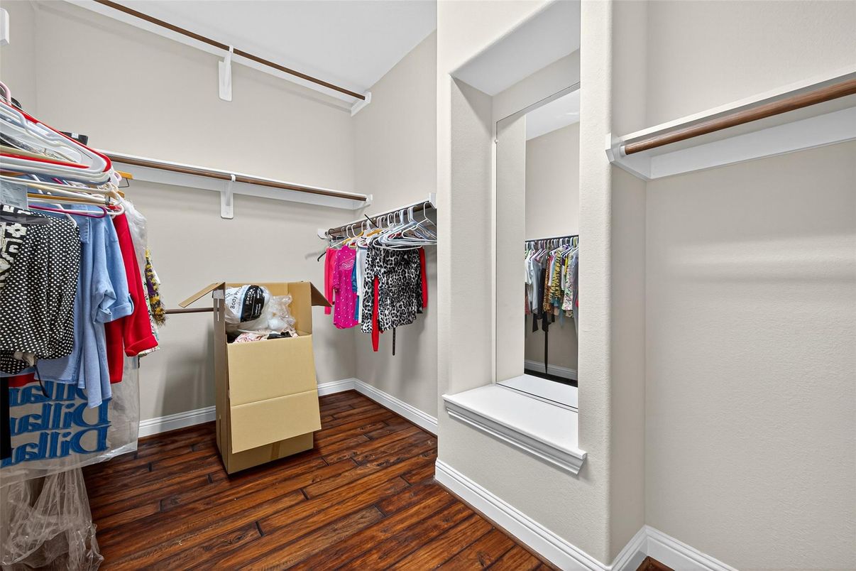 Interior, Walk-in Closets, Wood Texture Flooring