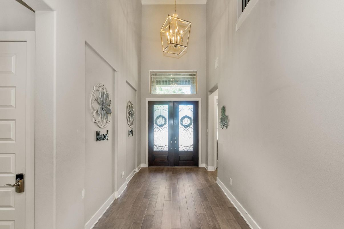 Interior, Pendant Lights, Wood Texture Flooring
