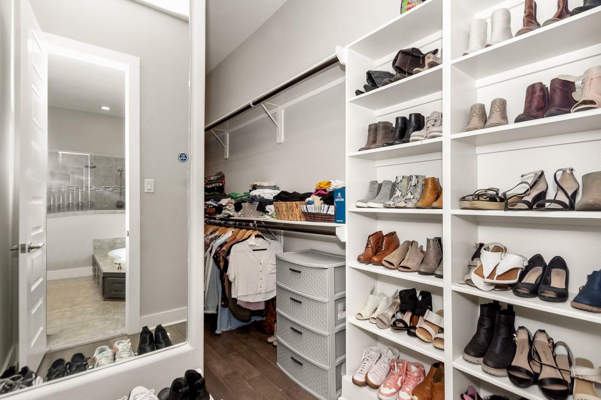 Interior, Walk-in Closets, Wood Texture Flooring