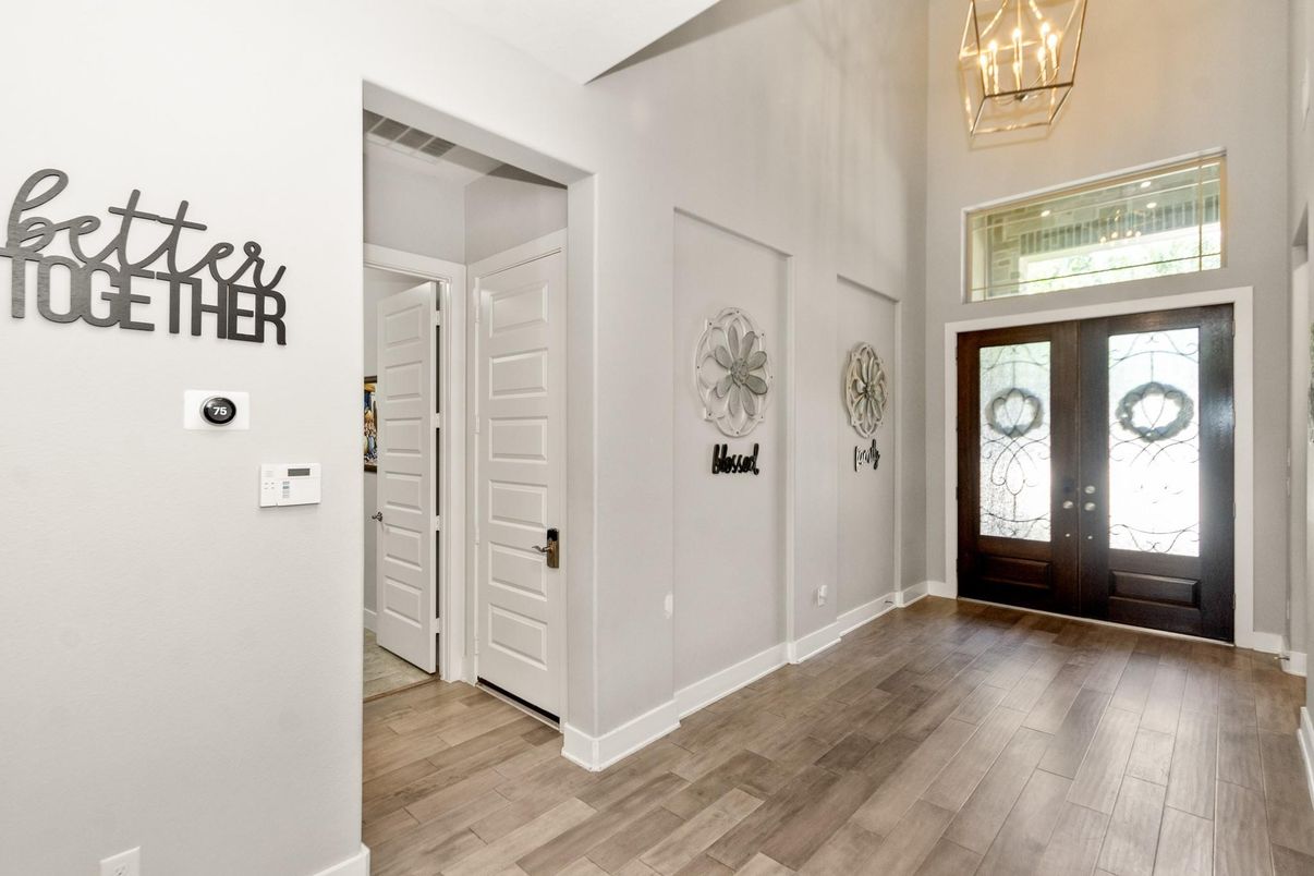 Interior, Pendant Lights, Wood Texture Flooring