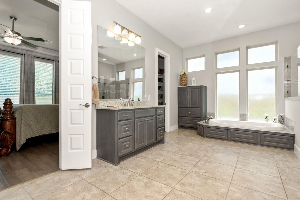 Bathroom, Interior, Recessed Lighting