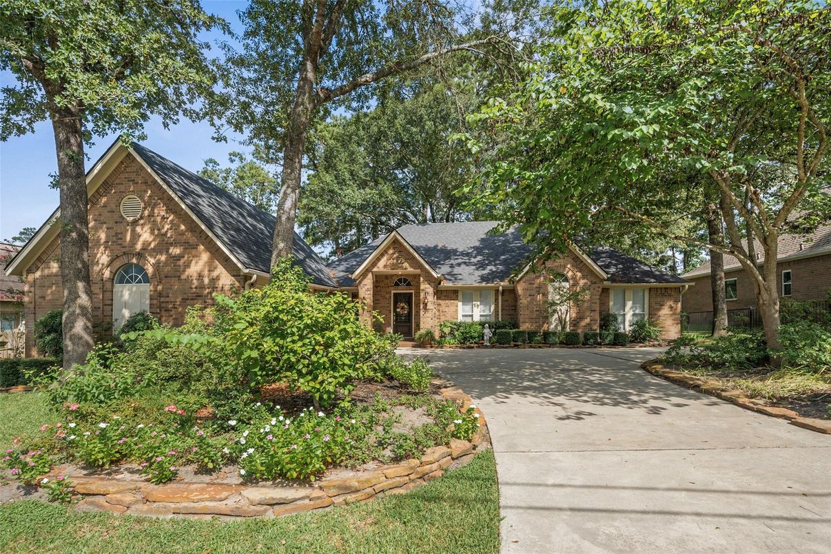Exterior, Facade, Brick Facade, Tudor Revival