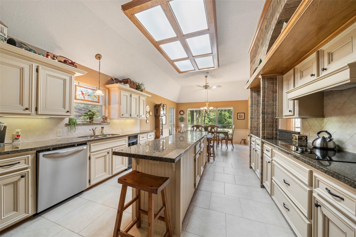 Chandelier, Dining room, Interior, Kitchen, Pendant Lights
